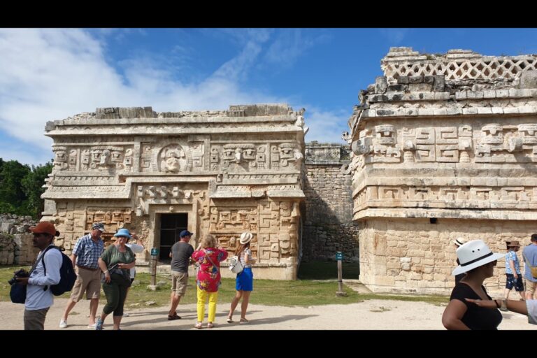 i_chichen_itza_1f8442f6-8e48-48f8-8925-ecbba9445e24