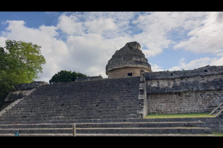 i_chichen_itza_9549cbab-e072-45ea-9497-77ddc4727175